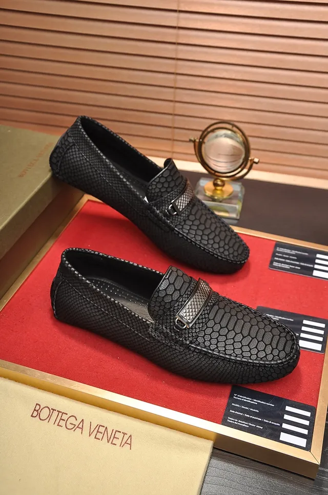 Bottega Veneta Andiamo Mocassins en Cuir Noir embossé 4