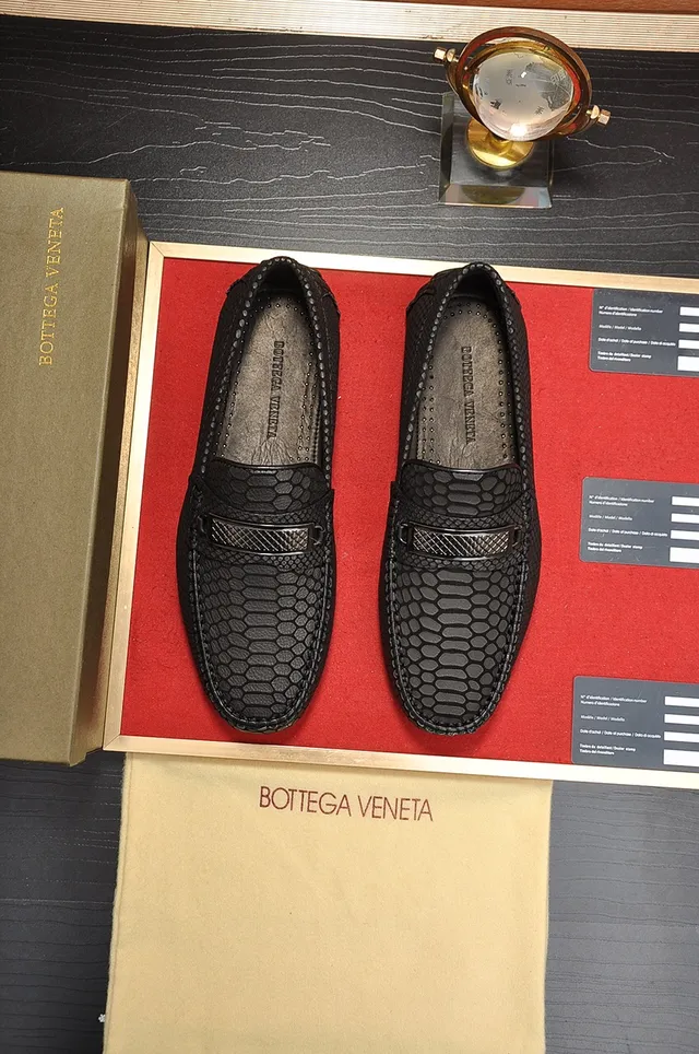 Bottega Veneta Andiamo Mocassins en Cuir Noir embossé 5