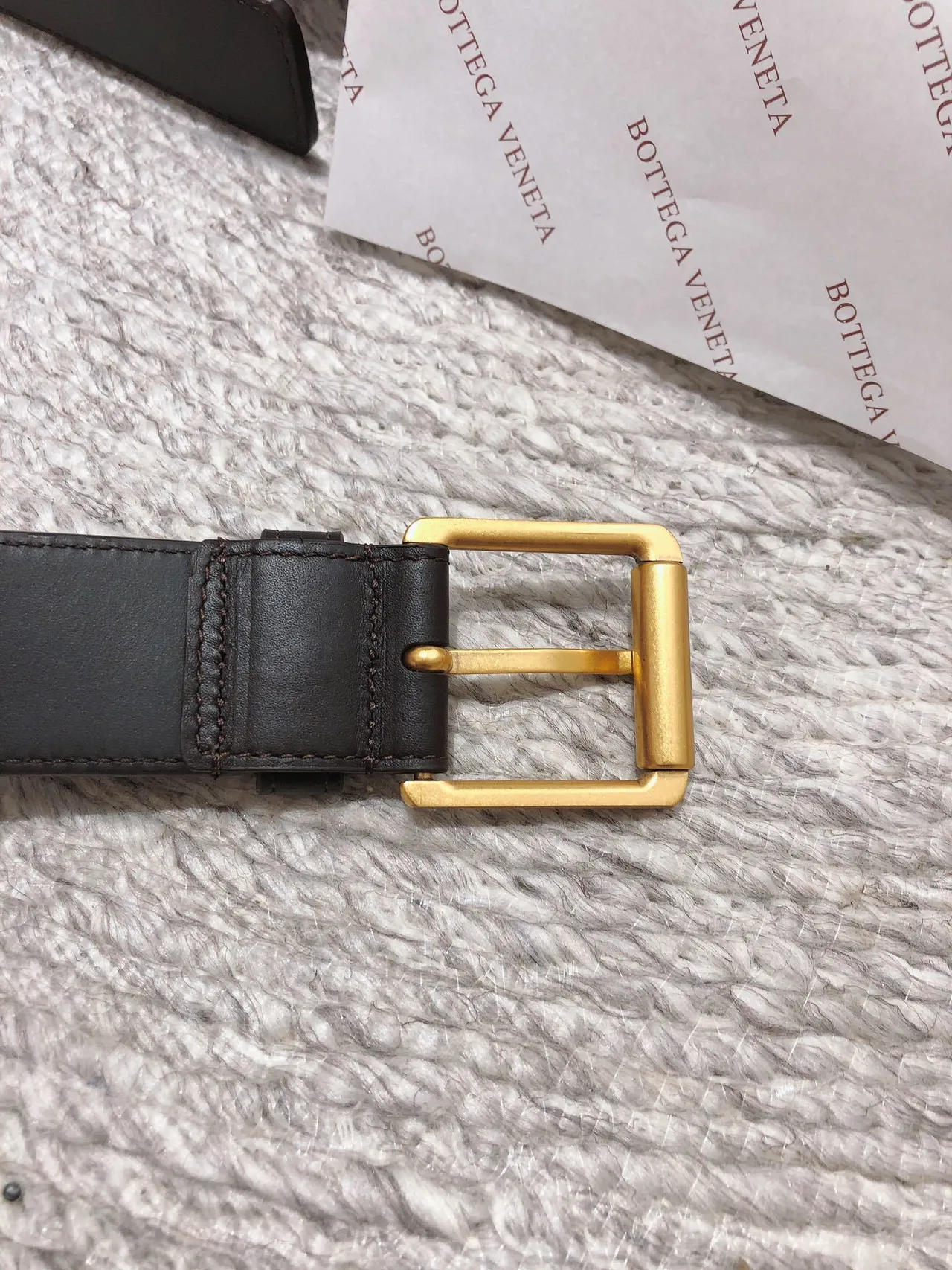 Bottega Veneta بني ذهبي منسوج إنتريتشياتو مستطيل بكل حزام جلدي 3