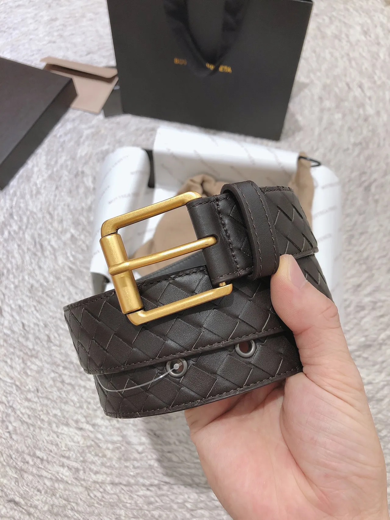 Bottega Veneta بني ذهبي منسوج إنتريتشياتو مستطيل بكل حزام جلدي 6