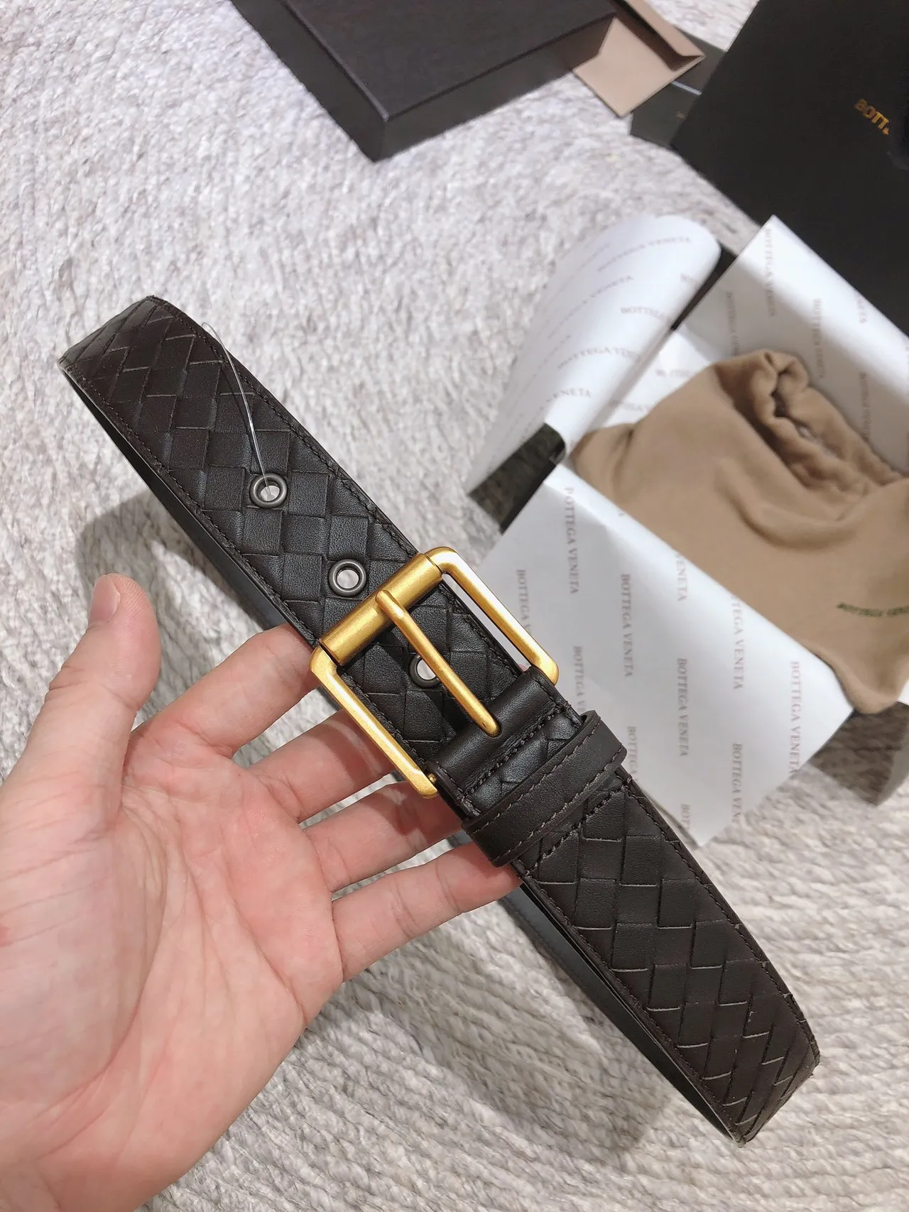 Bottega Veneta بني ذهبي منسوج إنتريتشياتو مستطيل بكل حزام جلدي 8