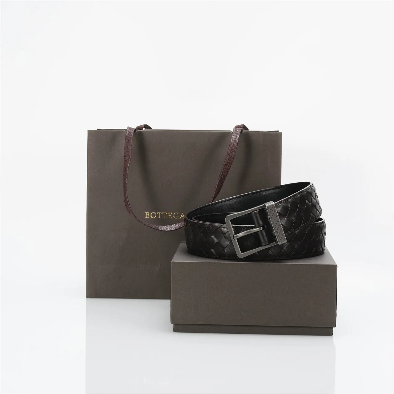 Bottega Veneta Cassette Intrecciato Ceinture en cuir noir 5