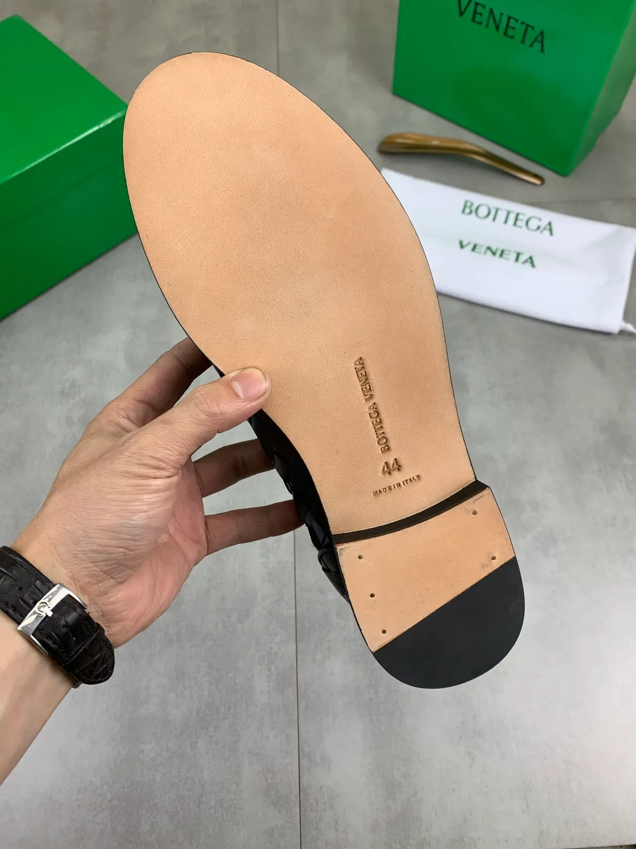 Bottega Veneta Cassette Loafer Chaussures Noires en Cuir Tissé 3