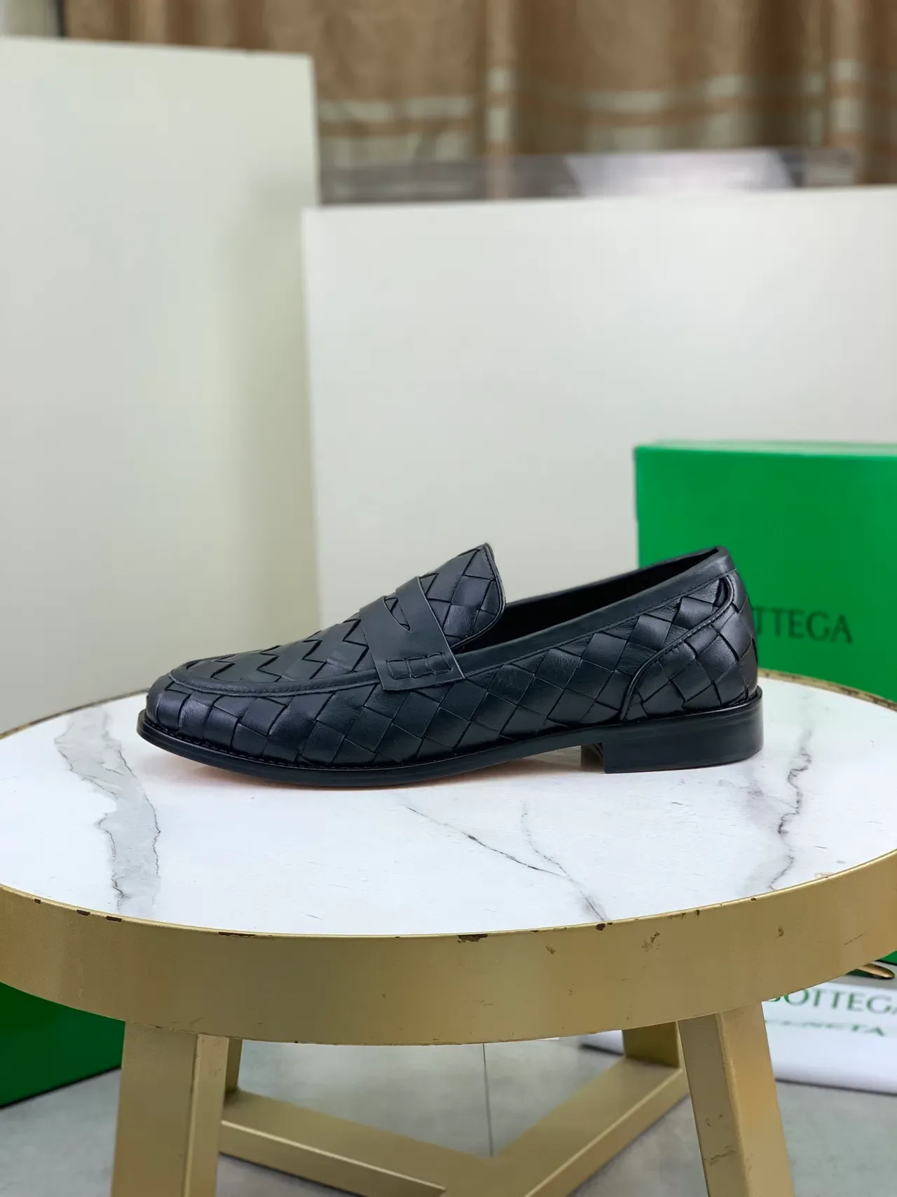 Bottega Veneta Cassette Loafer Chaussures Noires en Cuir Tissé 5