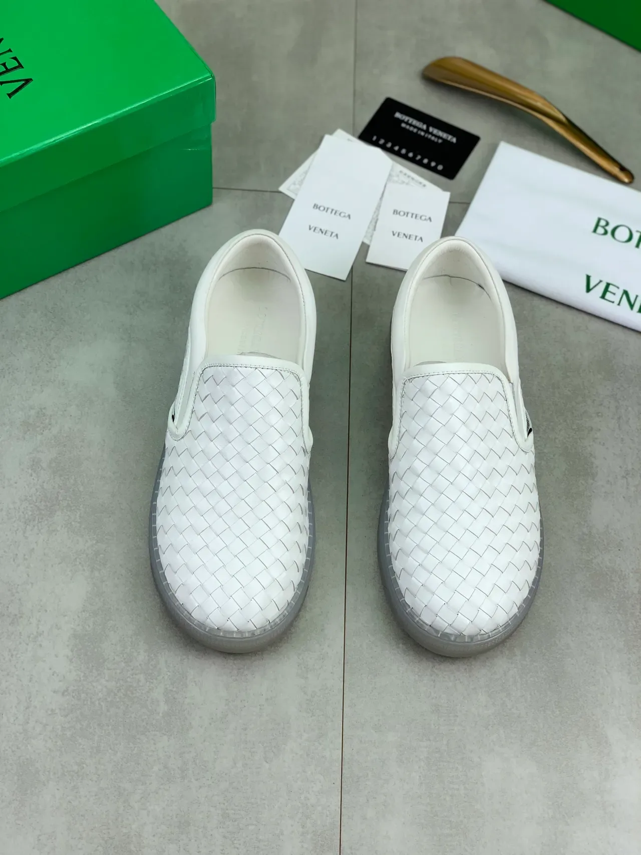 Bottega Veneta Cassette Loafer Slip-On de Couro Trançado Transparente Branco 4