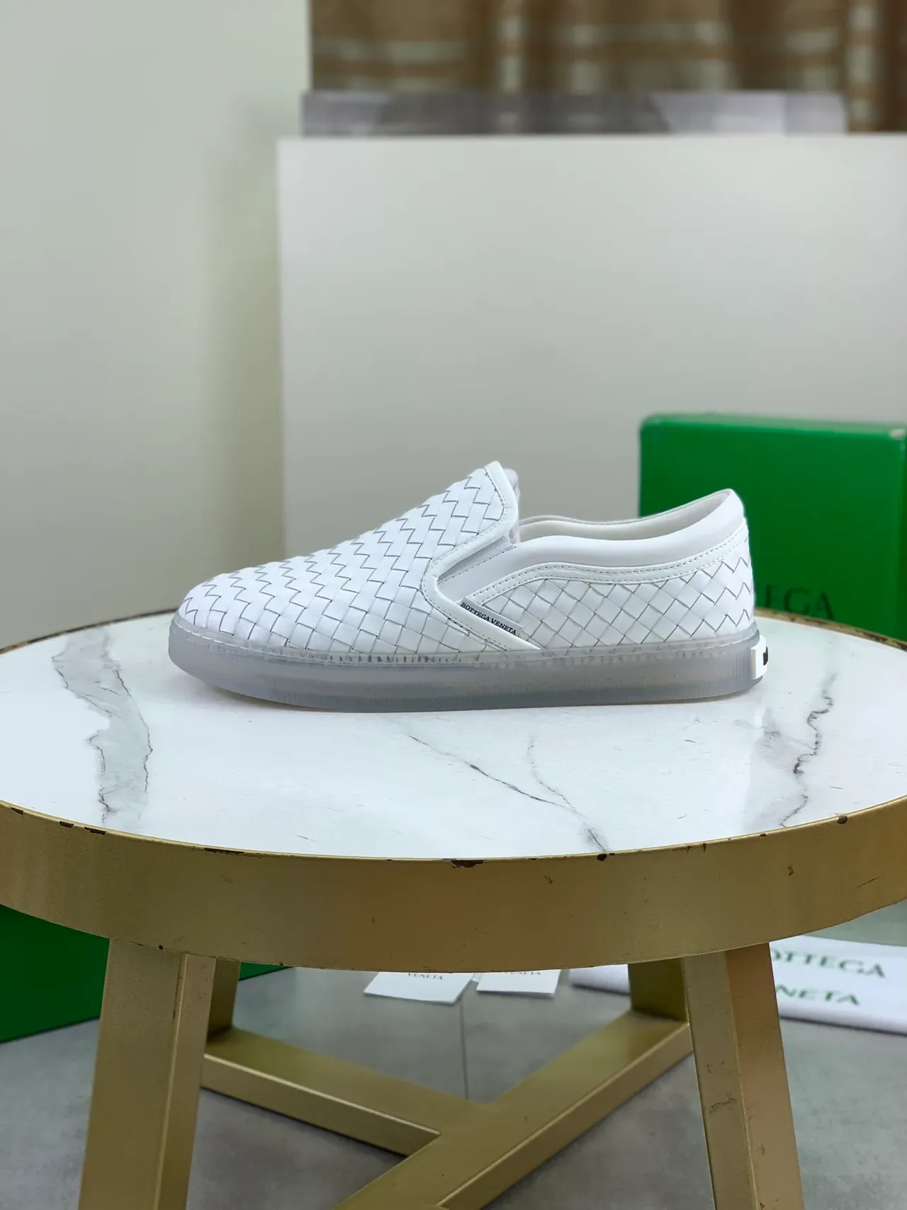 Bottega Veneta Cassette Loafer Slip-On de Couro Trançado Transparente Branco 5