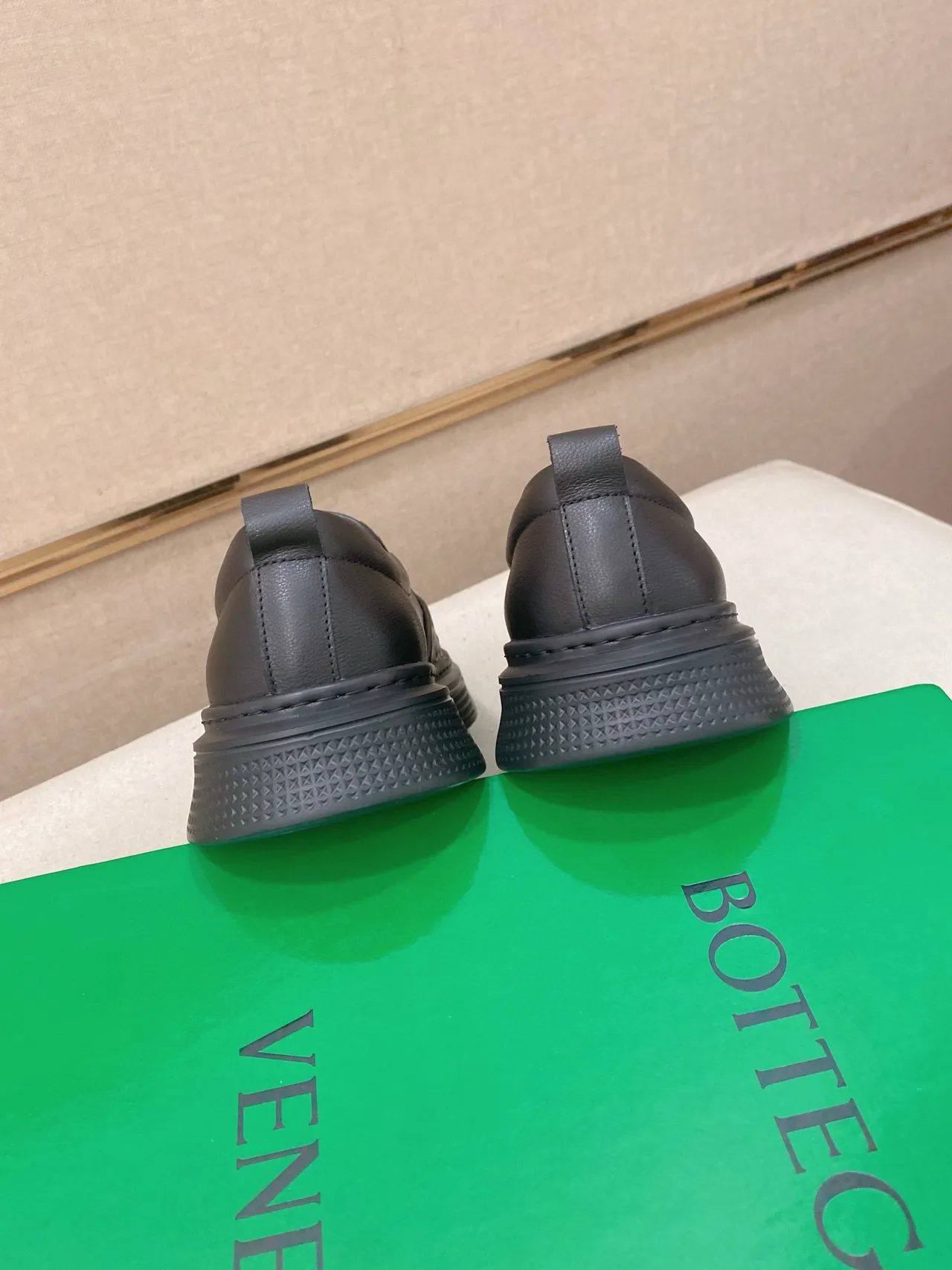 Bottega Veneta Cassette cuir tressé slip-on loafers 8