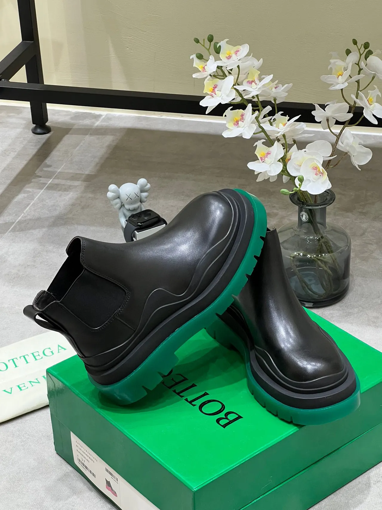 Bottega Veneta Le Cagole Black Green Smooth Leather Chunky Wavy Sole Chelsea Boots 2