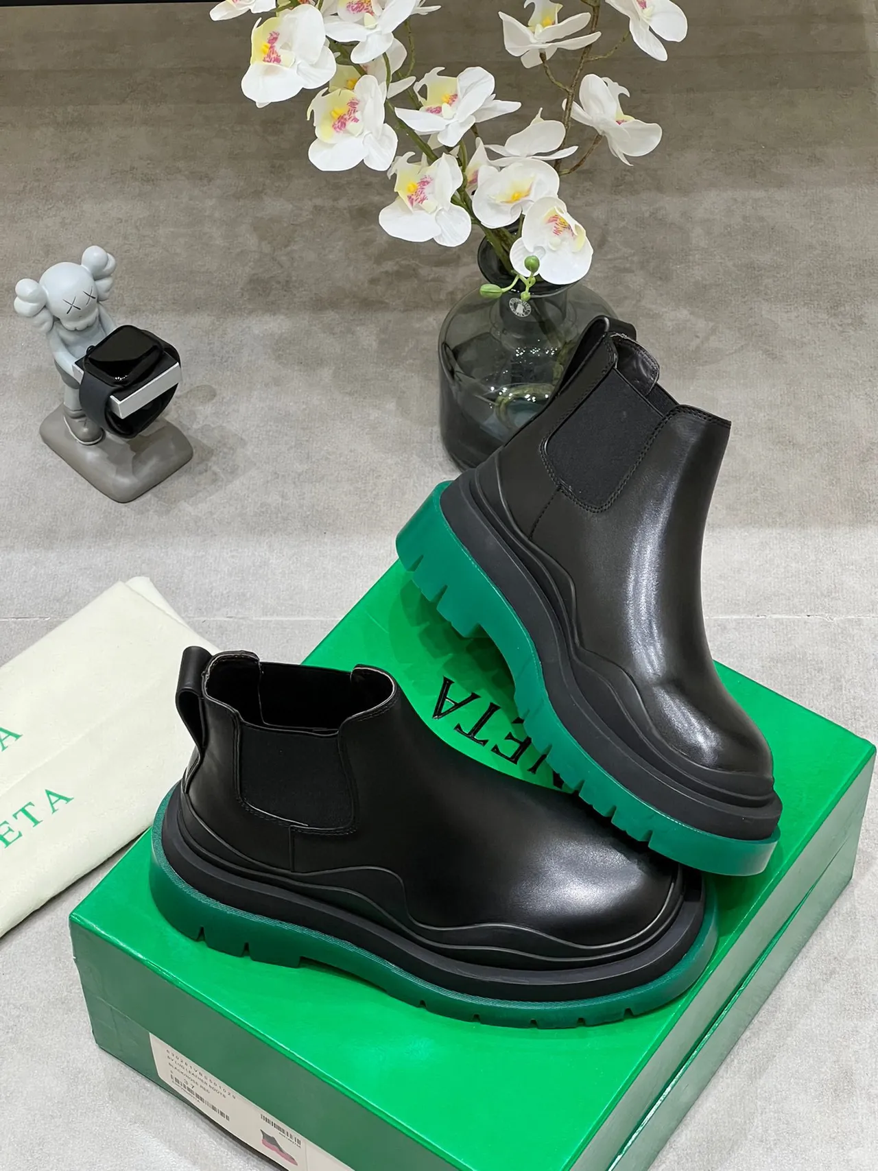 Bottega Veneta Le Cagole Black Green Smooth Leather Chunky Wavy Sole Chelsea Boots 3
