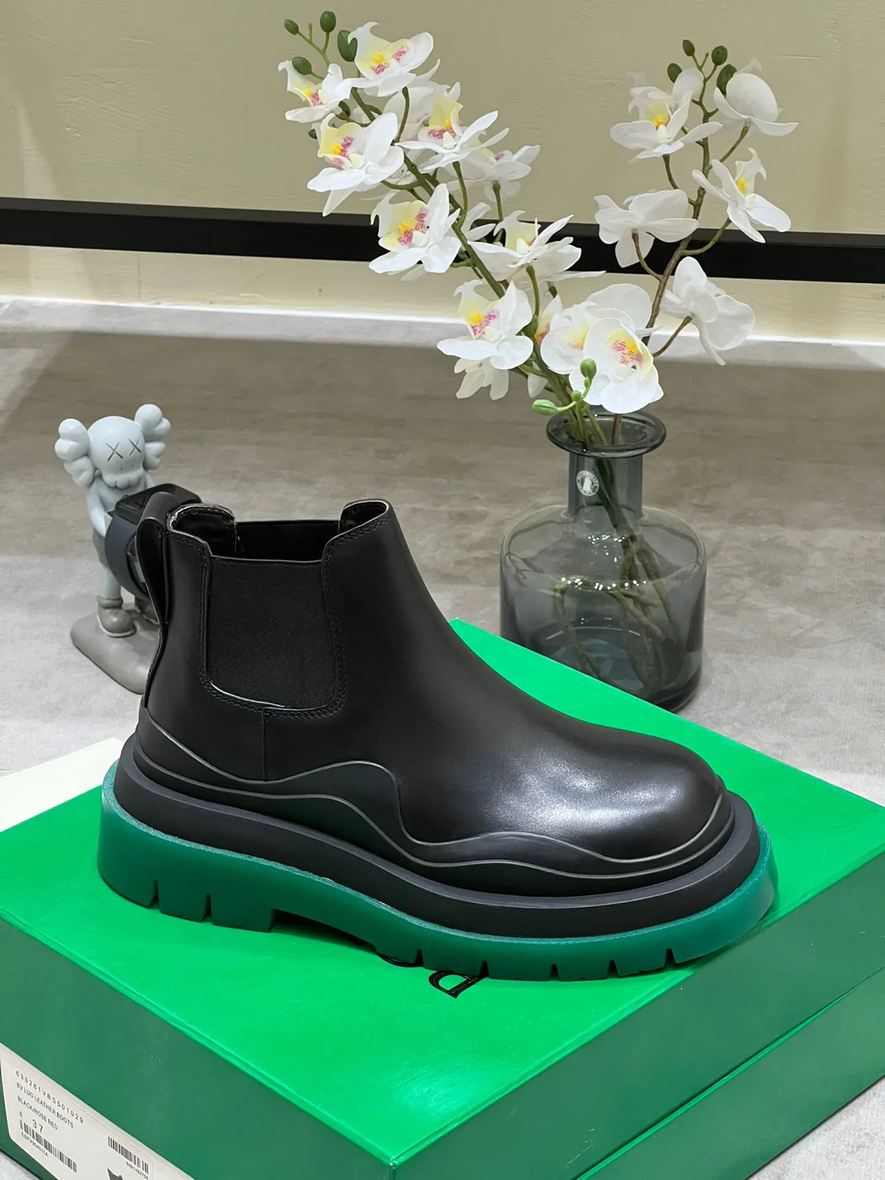 Bottega Veneta Le Cagole Black Green Smooth Leather Chunky Wavy Sole Chelsea Boots 9