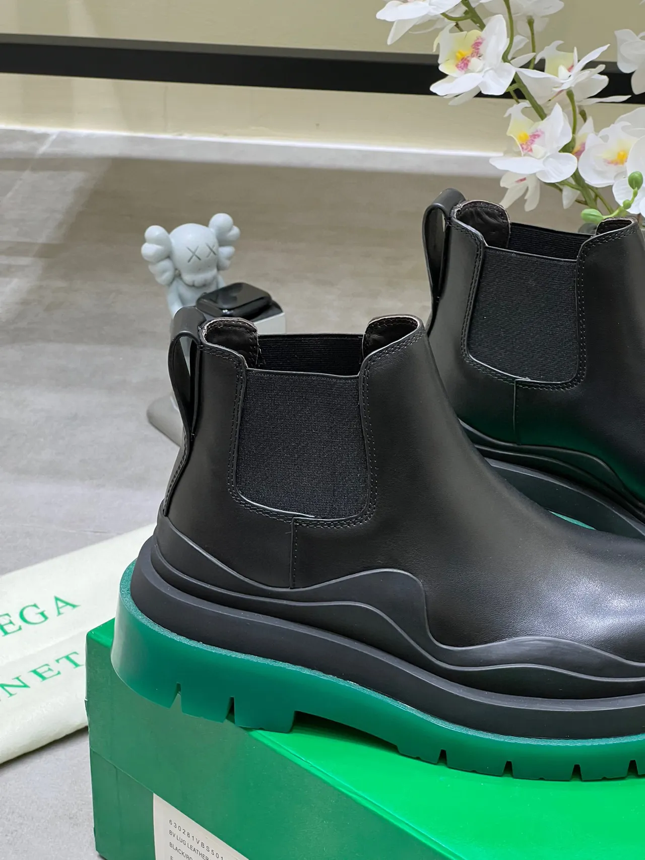 Bottega Veneta Le Cagole Black Green Smooth Leather Chunky Wavy Sole Chelsea Boots 5