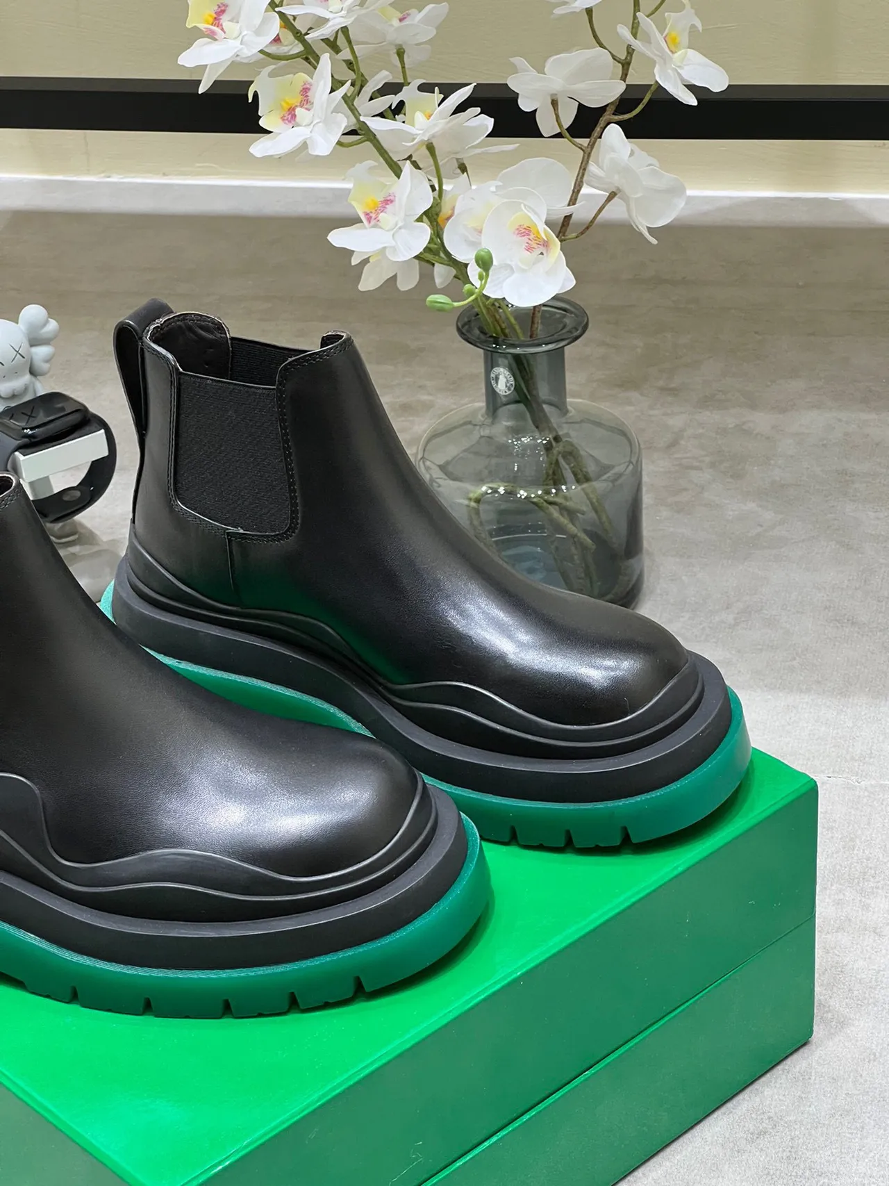 Bottega Veneta Le Cagole Black Green Smooth Leather Chunky Wavy Sole Chelsea Boots 6