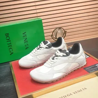 Bottega Veneta Off-White حذاء رياضي أسلوب الحياة من الجلد المخملي