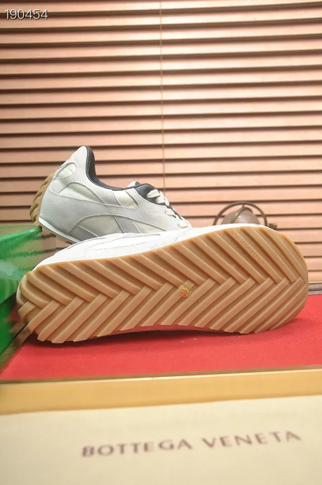 Bottega Veneta Off-White Baskets Lifestyle en Daim 2