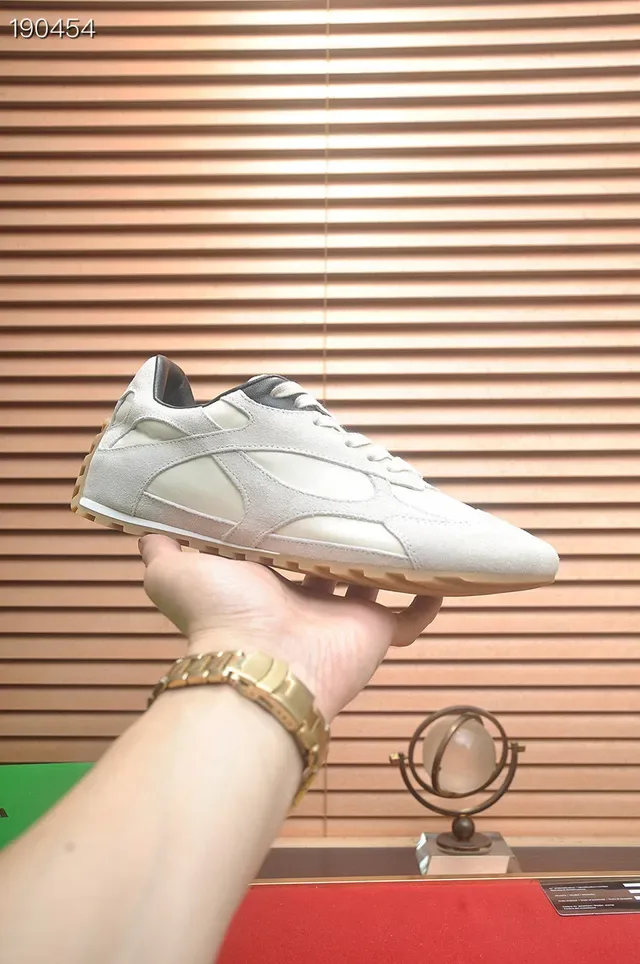 Bottega Veneta Off-White Baskets Lifestyle en Daim 5