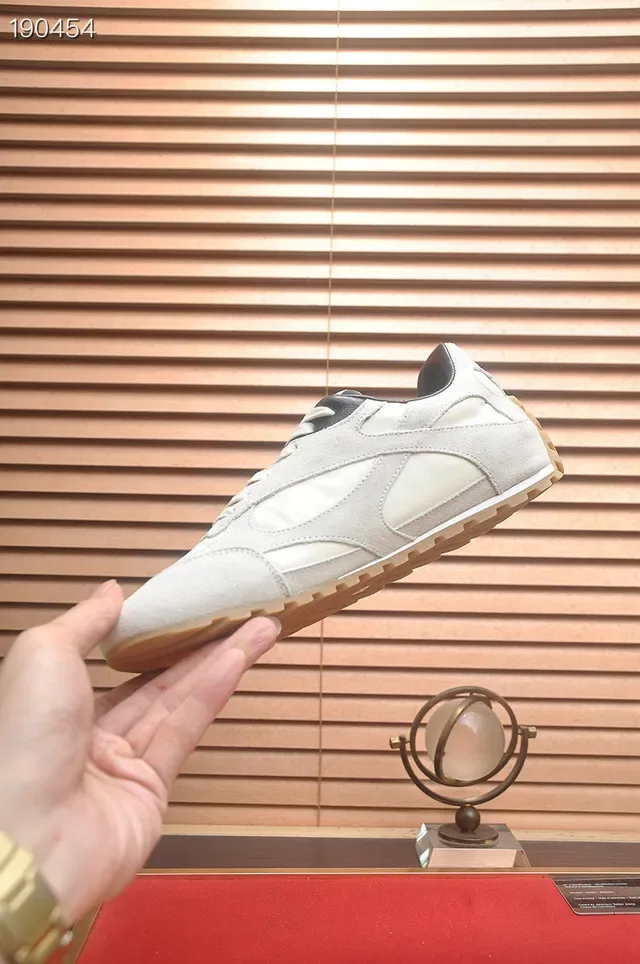 Bottega Veneta Off-White Baskets Lifestyle en Daim 6