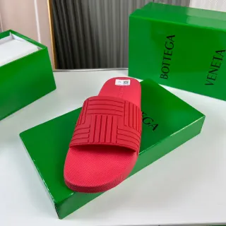 Bottega Veneta लाल रबर स्लाइड चप्पल