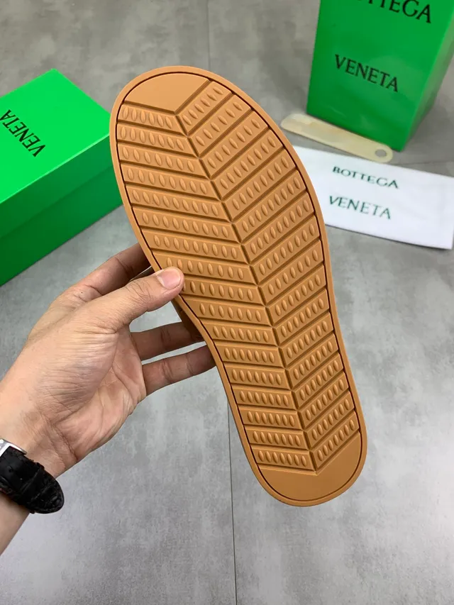 Bottega Veneta Chaussons en cuir d'autruche estampé 2