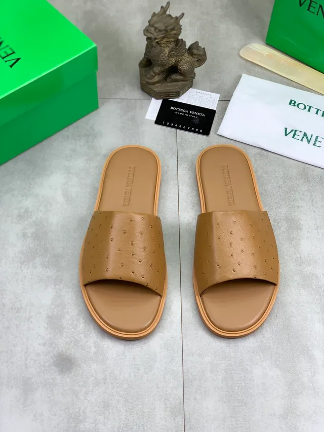 Bottega Veneta Chaussons en cuir d'autruche estampé 5