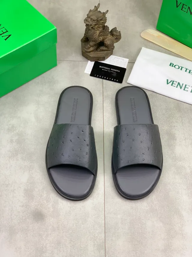 Bottega Veneta Chaussons en cuir d'autruche estampé 6
