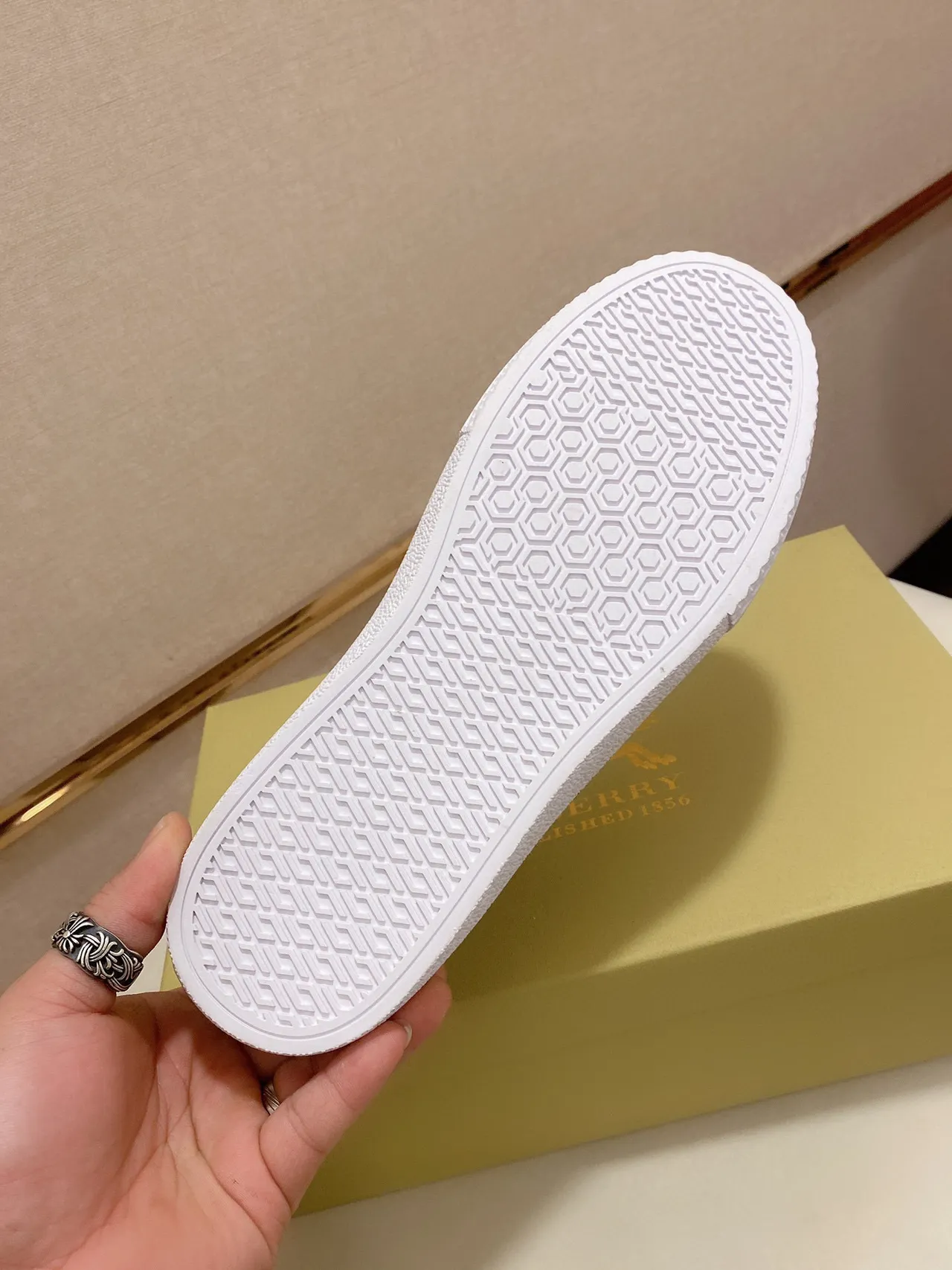 Burberry Sneakers Lifestyle Beige Blanc Motif Carreaux Toile Impression Logo Semelle Intermédiaire 2