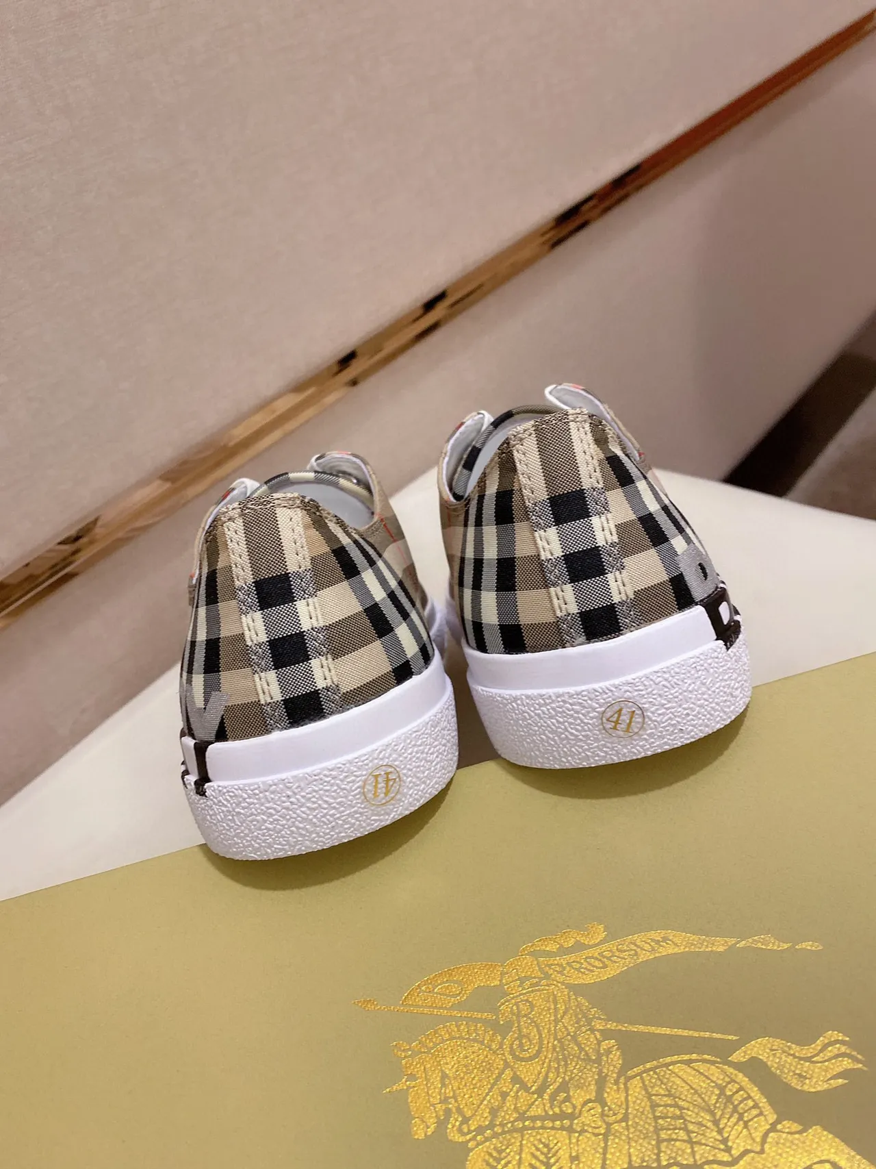 Burberry Sneakers Lifestyle Beige Blanc Motif Carreaux Toile Impression Logo Semelle Intermédiaire 3
