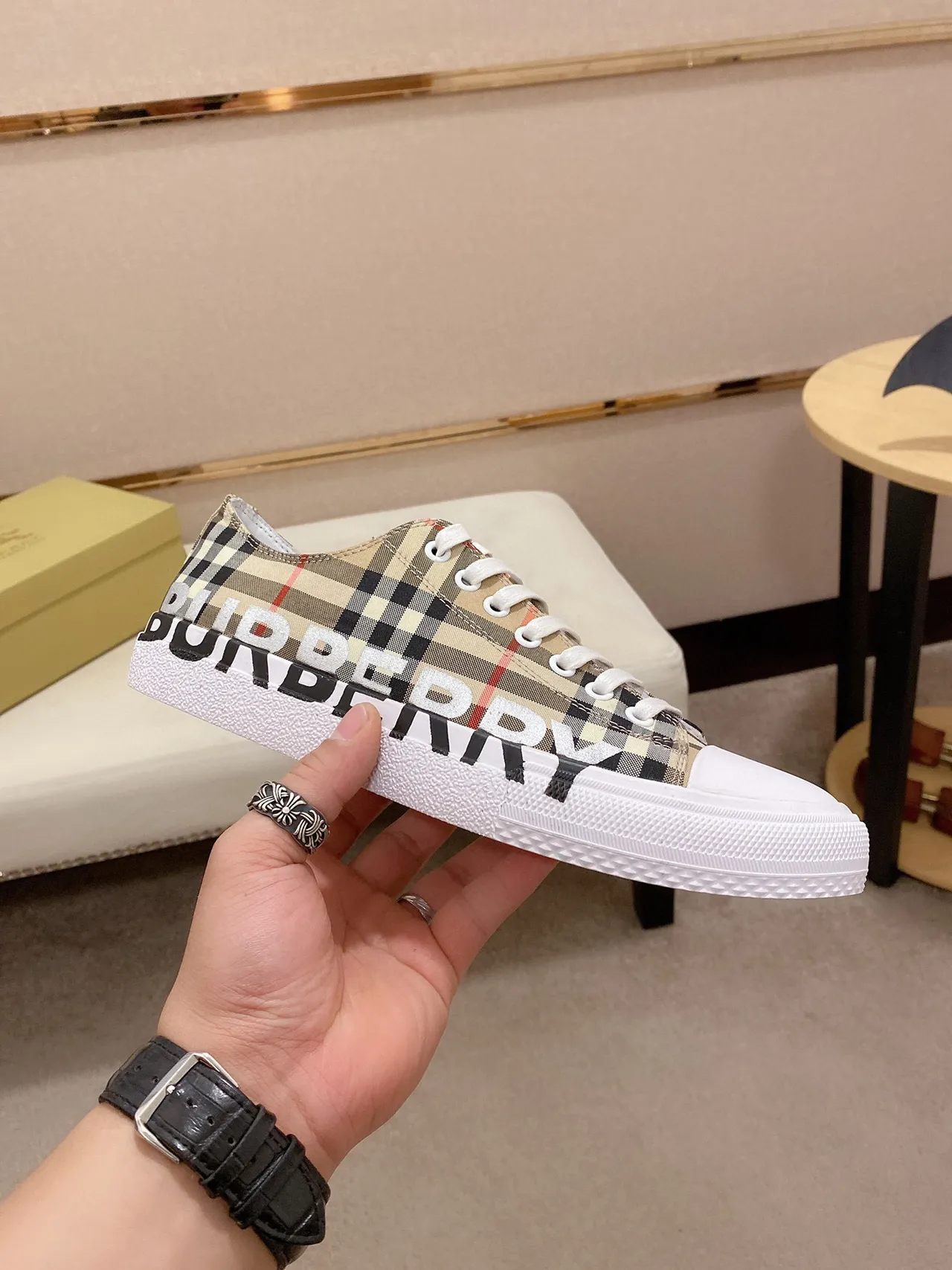 Burberry Sneakers Lifestyle Beige Blanc Motif Carreaux Toile Impression Logo Semelle Intermédiaire 7