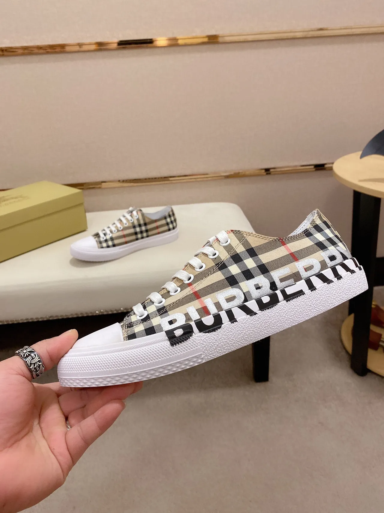 Burberry Sneakers Lifestyle Beige Blanc Motif Carreaux Toile Impression Logo Semelle Intermédiaire 8