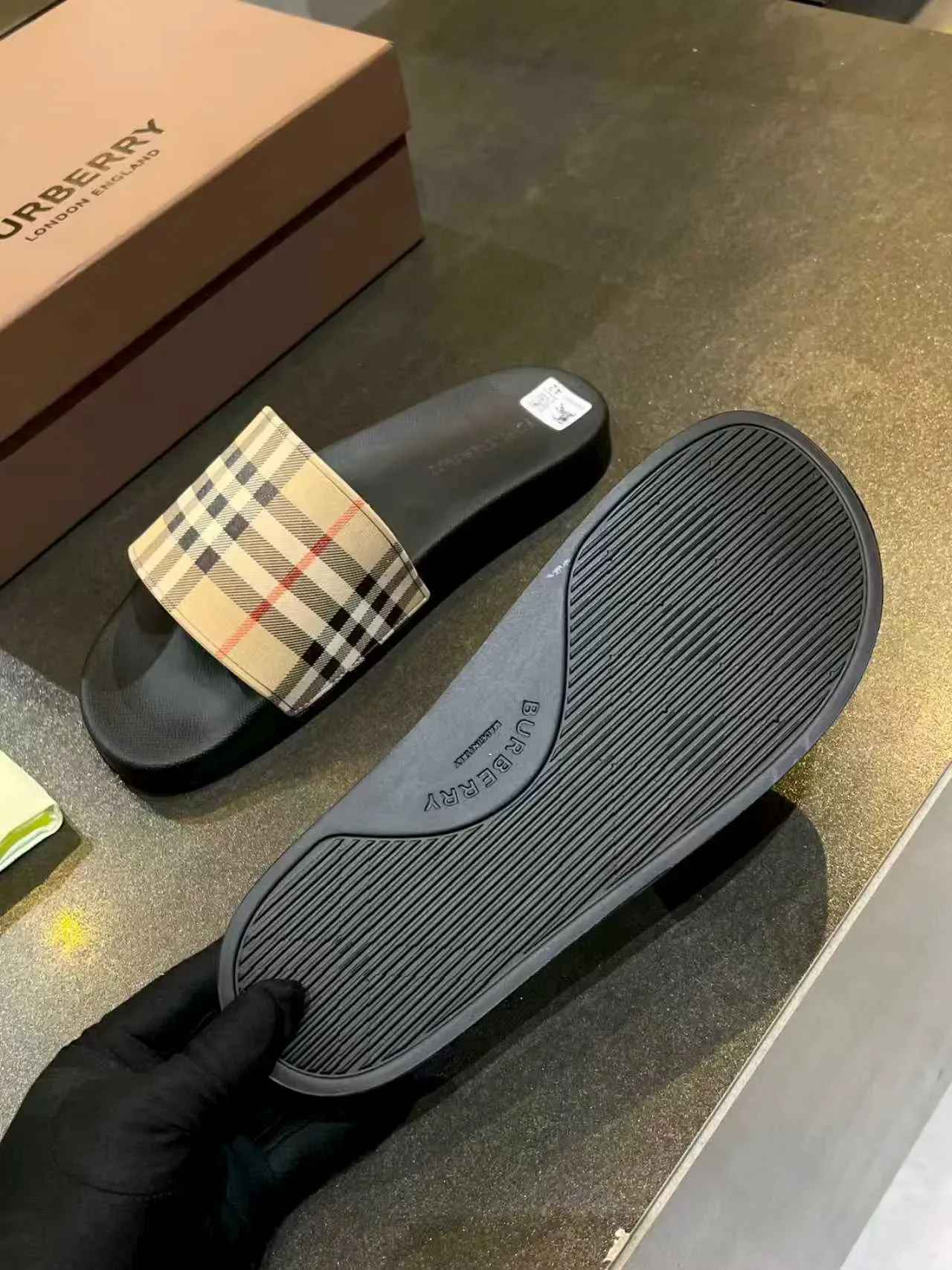 Burberry Black Beige Single-Strap Check-Pattern Slippers 2