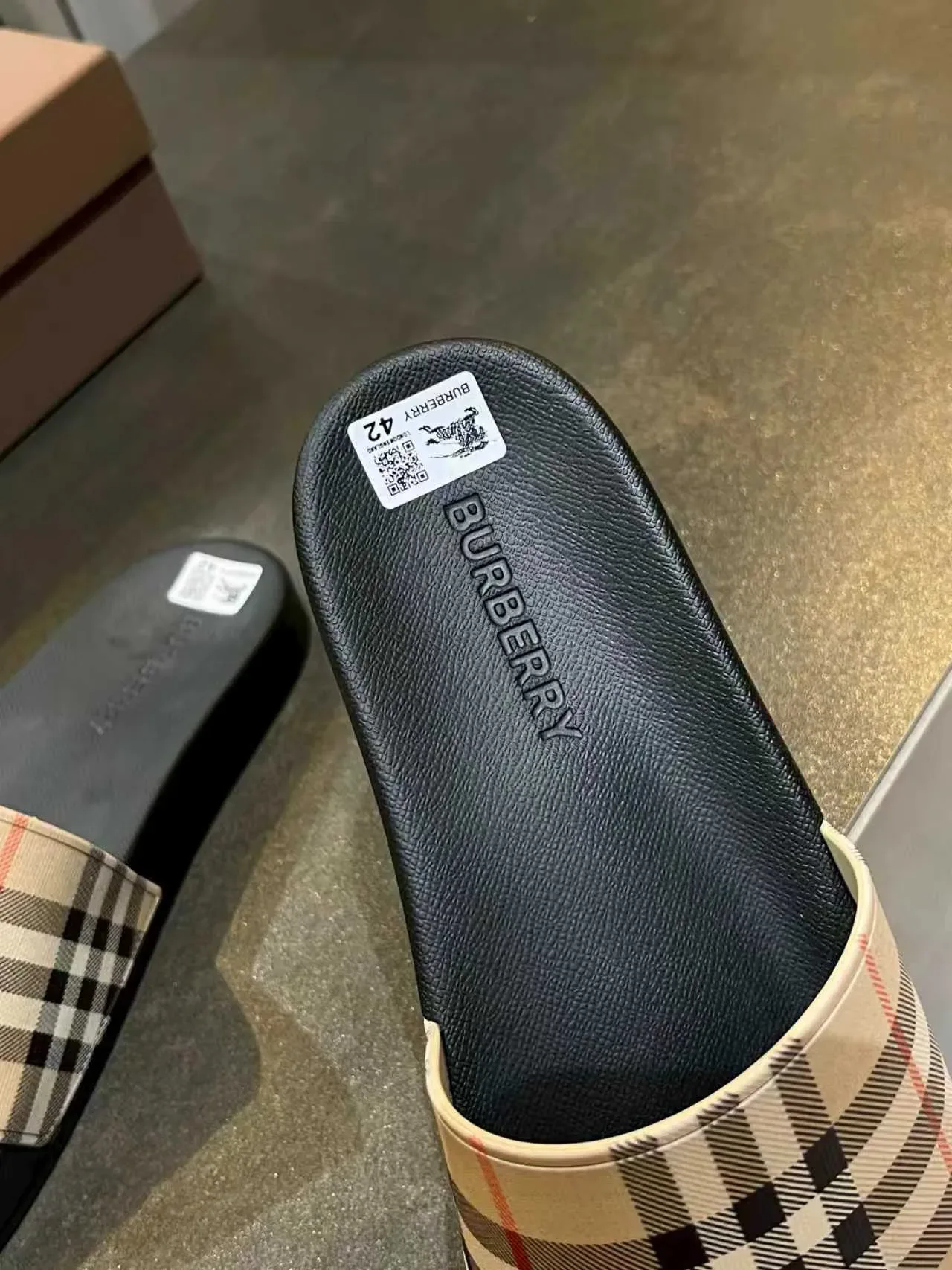 Burberry Black Beige Single-Strap Check-Pattern Slippers 3