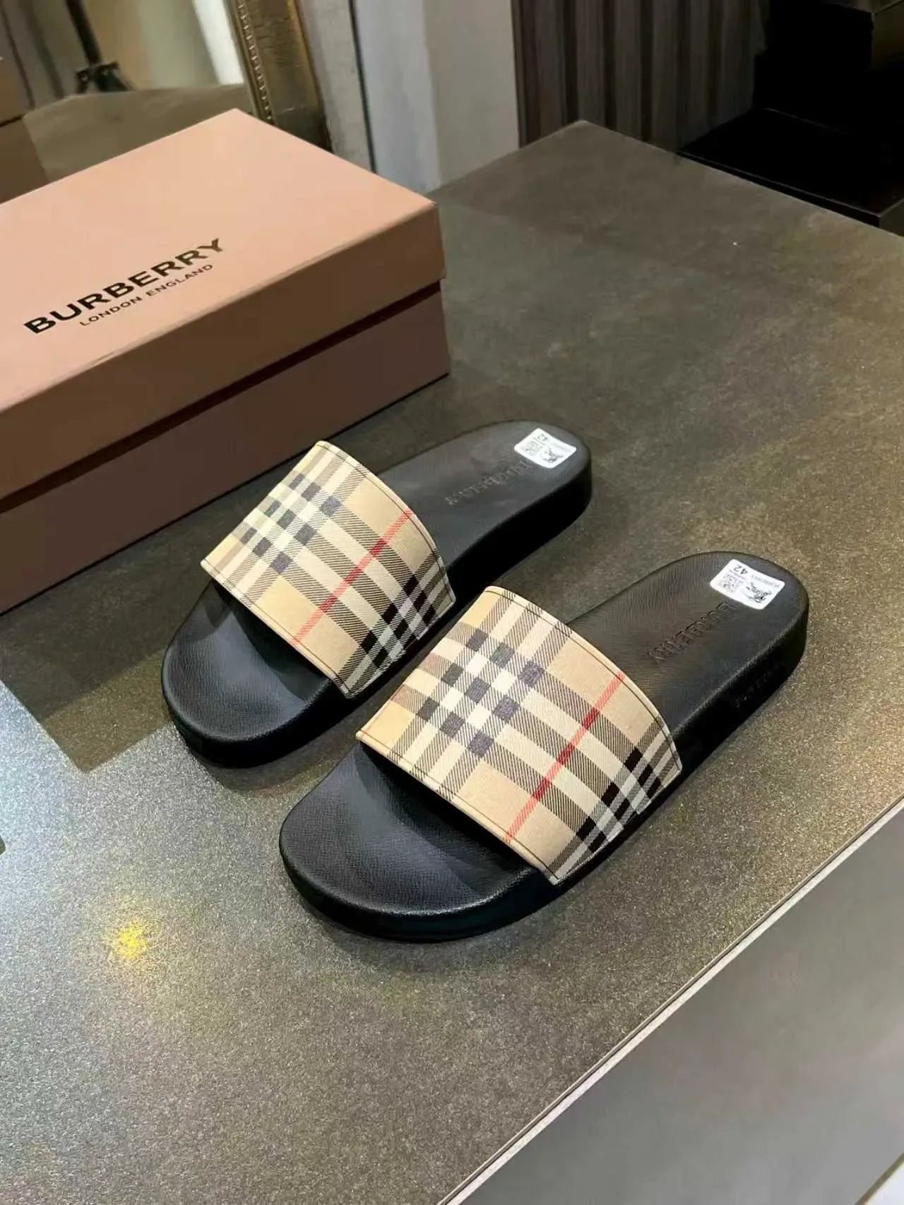 Burberry Black Beige Single-Strap Check-Pattern Slippers 4