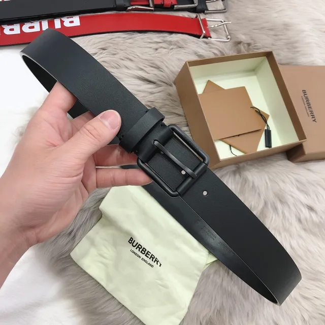 Burberry Ceinture en cuir avec boucle minimaliste de finition mate noir rouge 6