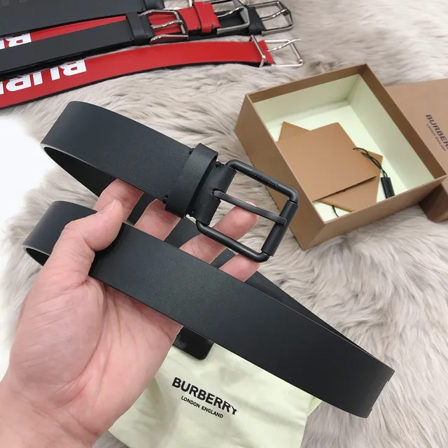 Burberry Ceinture en cuir avec boucle minimaliste de finition mate noir rouge 8