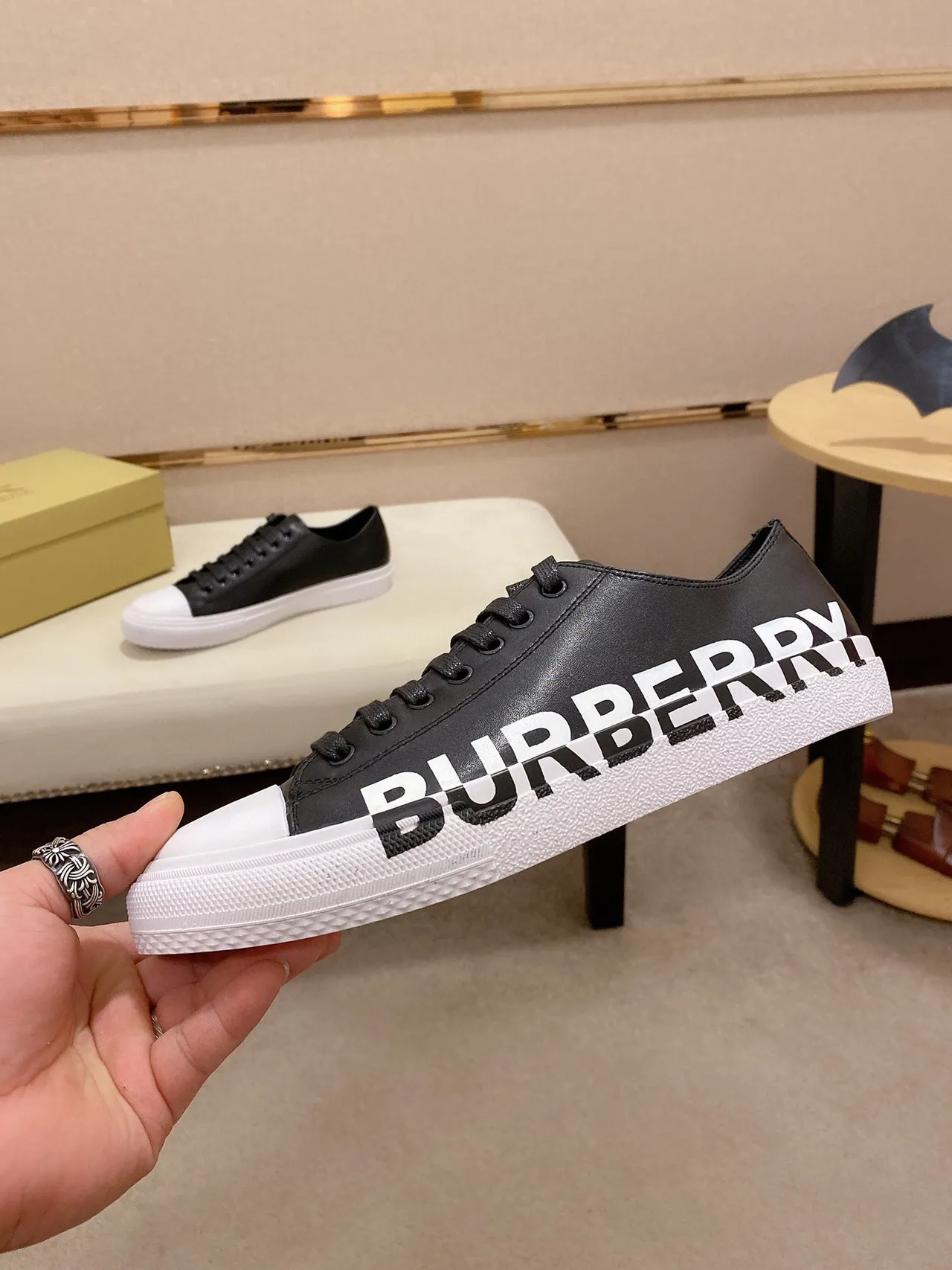 Burberry Noir Blanc Logo-Imprimé Panneau Latéral Capuchon d'orteil en caoutchouc Chaussures lifestyle 8