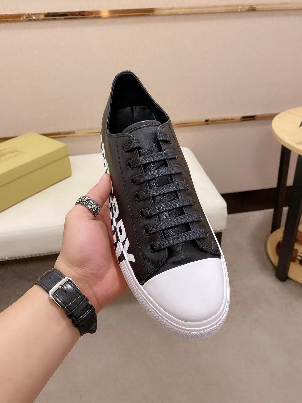 Burberry Noir Blanc Logo-Imprimé Panneau Latéral Capuchon d'orteil en caoutchouc Chaussures lifestyle 9