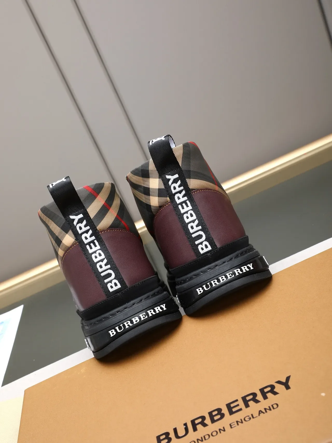 Burberry Burdeos Negro Sapatilhas Lifestyle de Couro com Painel Xadrez 3