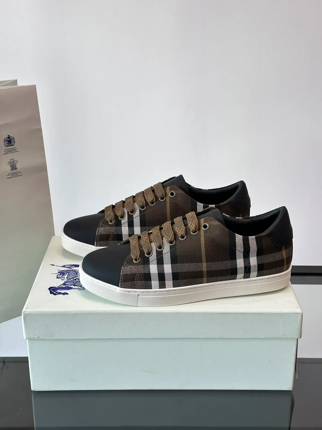 Burberry Check Pattern Low-Top Lifestyle Sneakers 4