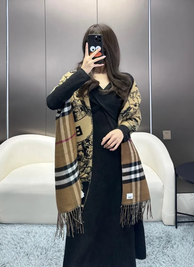شال Burberry كلاسيك شيك كامل وأسود كشمير 2