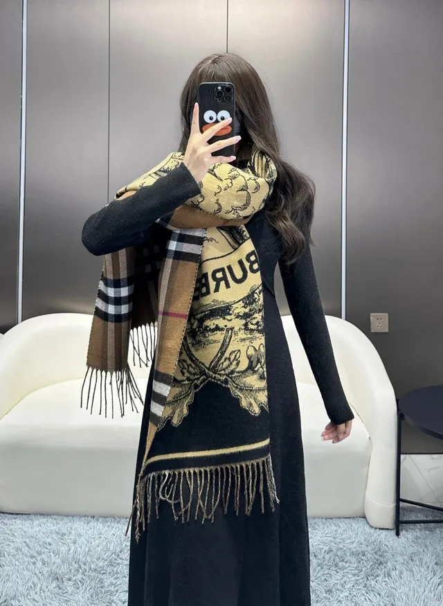 شال Burberry كلاسيك شيك كامل وأسود كشمير 3