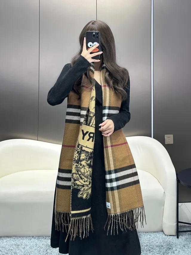 شال Burberry كلاسيك شيك كامل وأسود كشمير 4