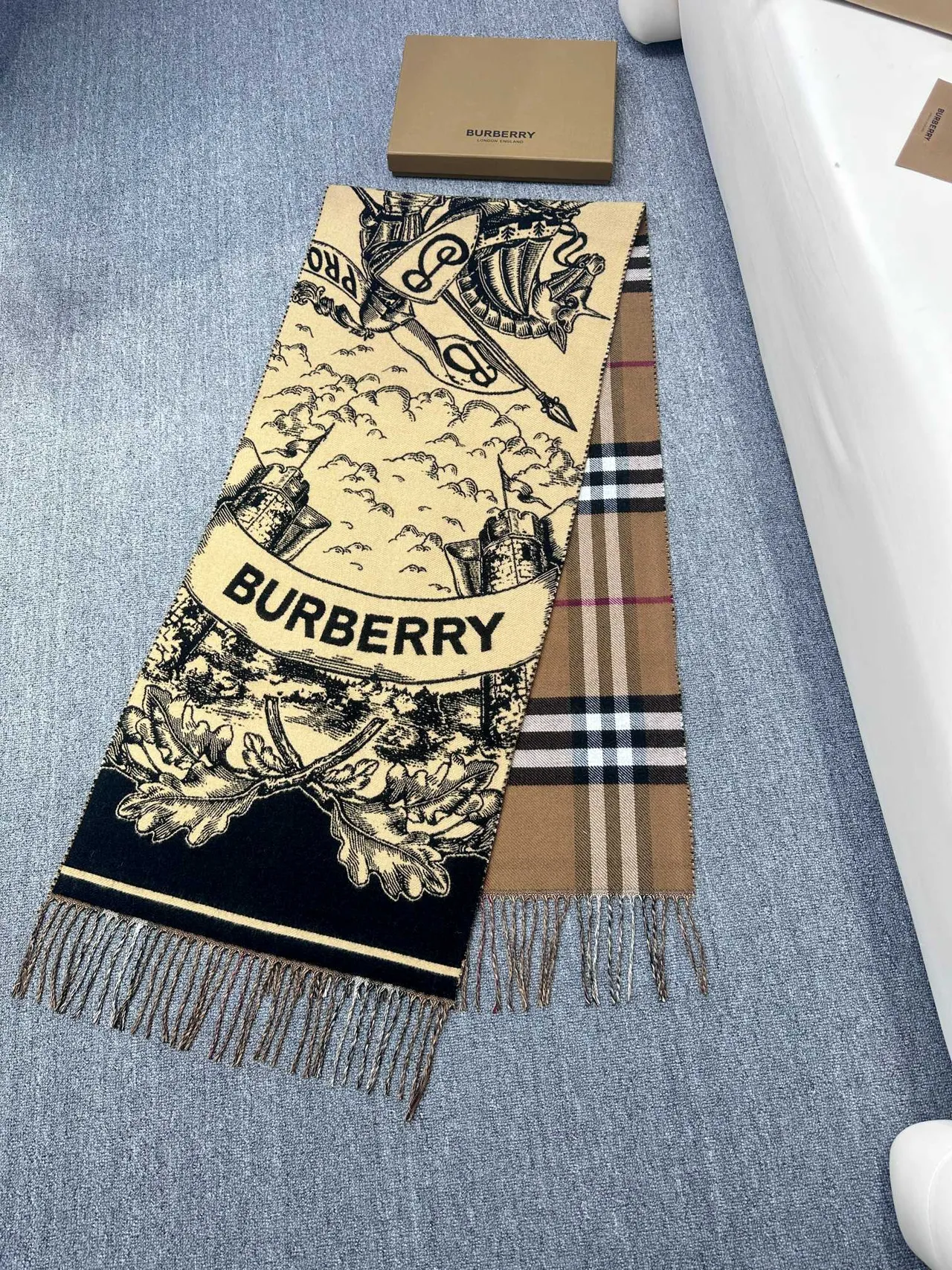 شال Burberry كلاسيك شيك كامل وأسود كشمير 6