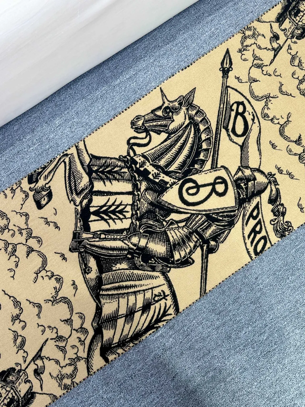 شال Burberry كلاسيك شيك كامل وأسود كشمير 8