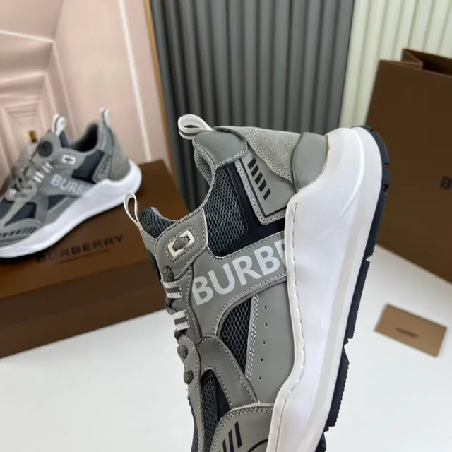 Burberry Gris Blanc Maille Stratifiée et Synthétique Haut Oversized Logo Latéral Chunky Sneakers 3
