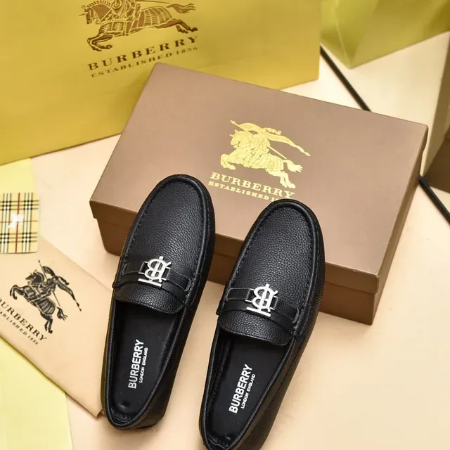 Burberry Knight Mocassins en Cuir Pebbled Noir 3