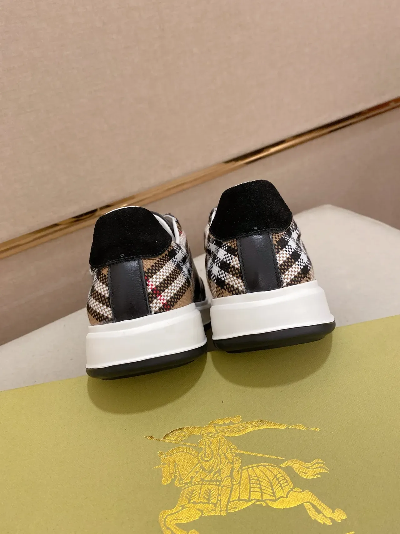 Burberry Knight Chaussures lifestyle daim et cuir noir Check Heel 3