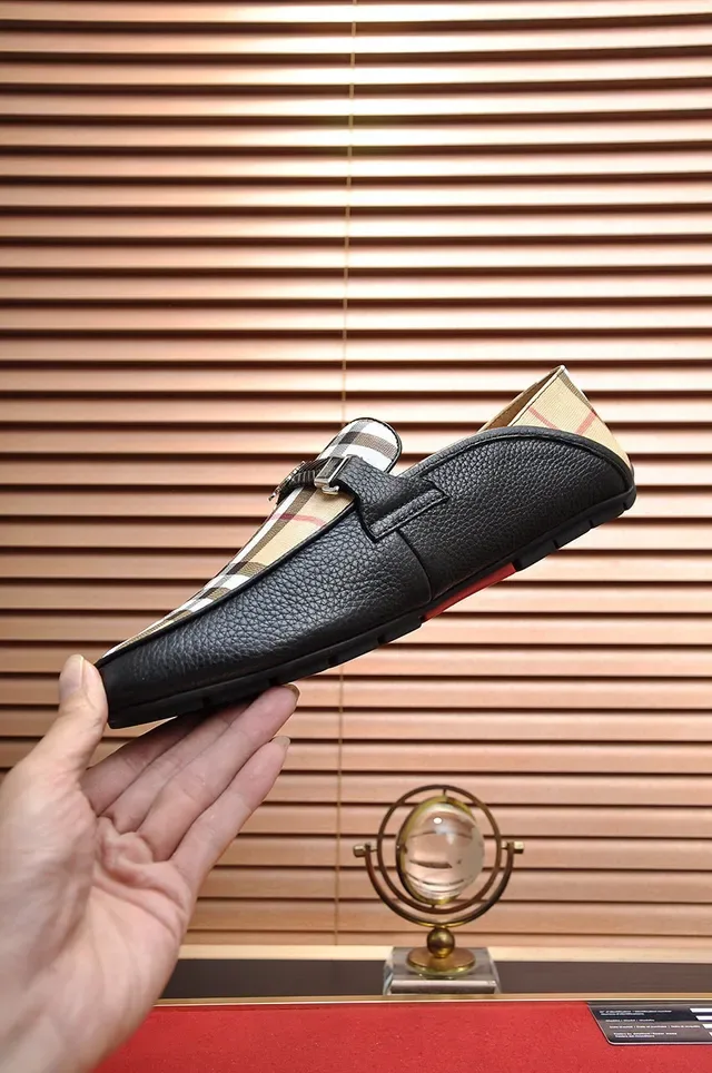 Burberry Knight House Check Black Leather Loafer 6