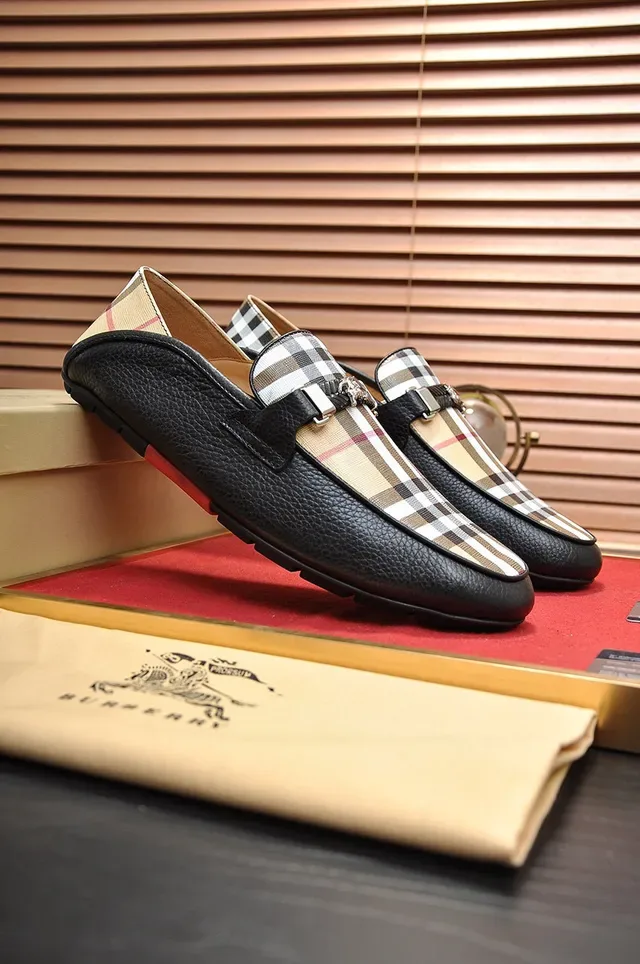 Burberry Knight House Check Black Leather Loafer 8