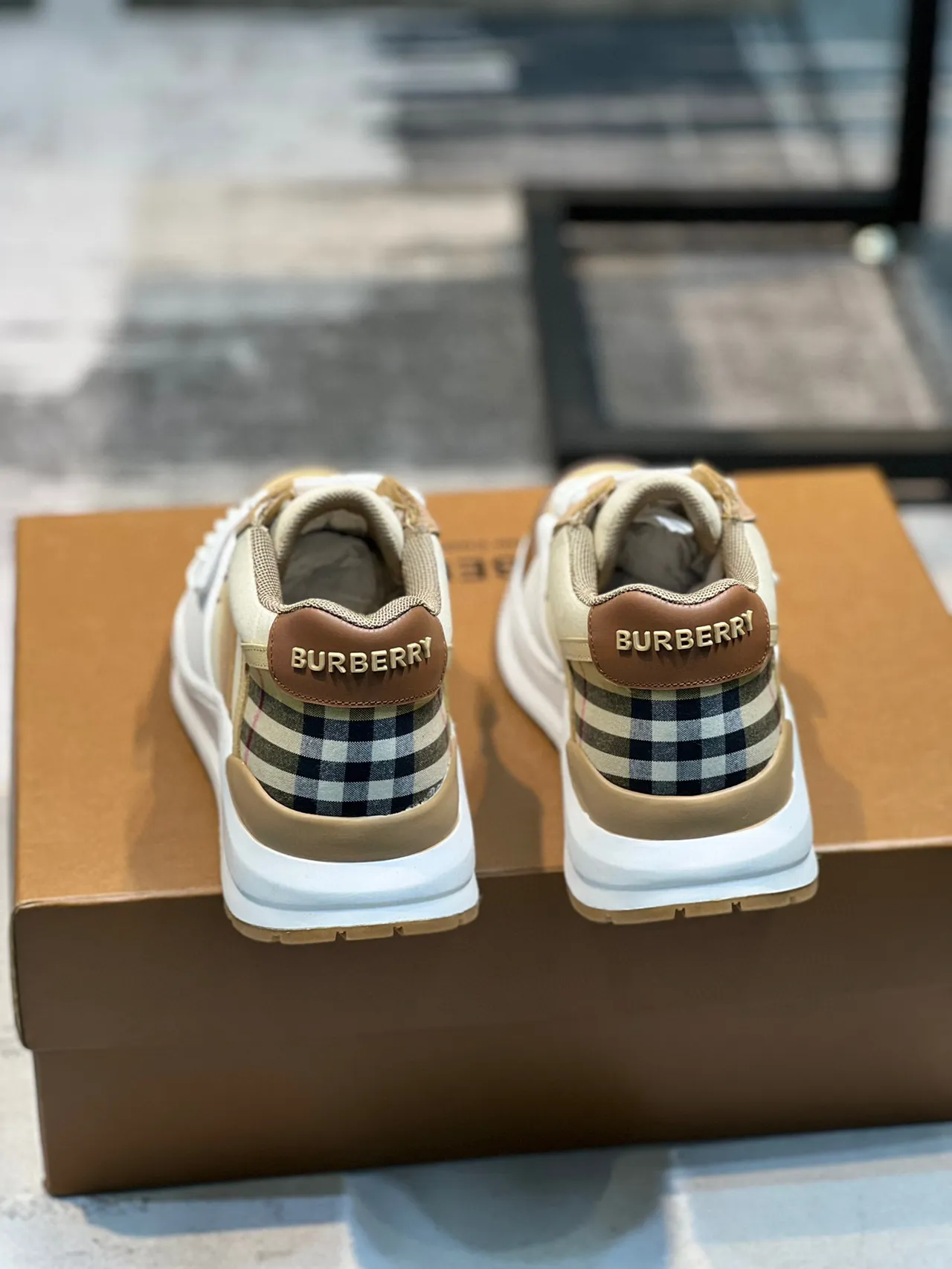Burberry Lola بني كاكي أبيض حزام نمط حياة أحذية رياضية 2