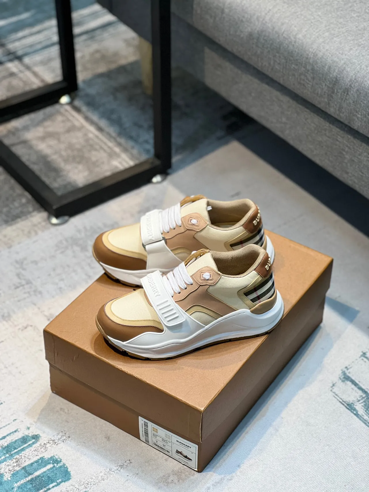 Burberry Lola بني كاكي أبيض حزام نمط حياة أحذية رياضية 7