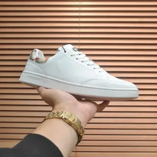 Burberry Lola সাদা বহুরঙা মসৃণ চামড়ার উপরের অংশ টোনাল সেলাই লাইফস্টাইল স্নিকার্স